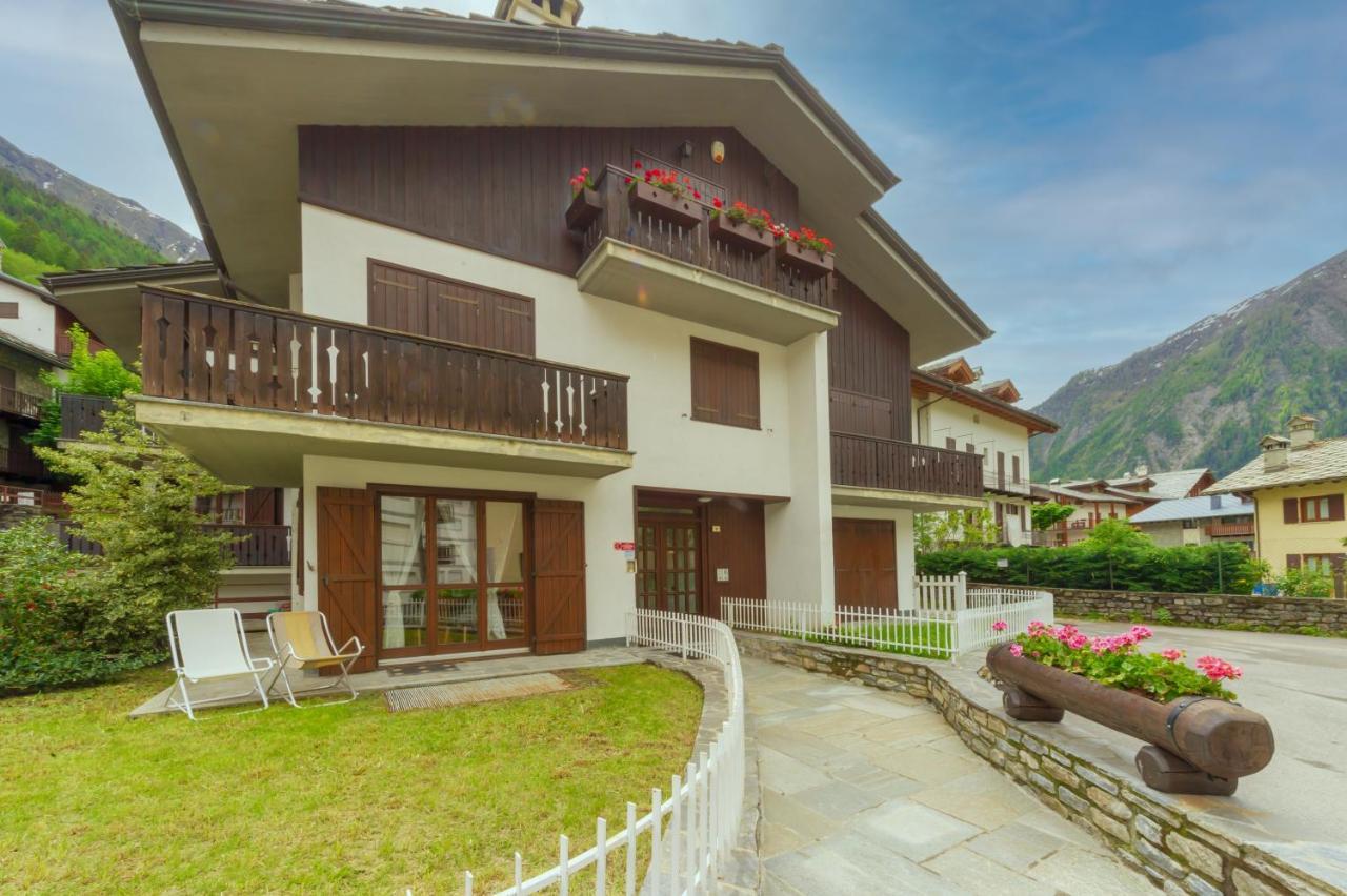 Casa Julie - Accogliente Rifugio Nella Quiete - Cour 0157 Apartment Courmayeur Luaran gambar