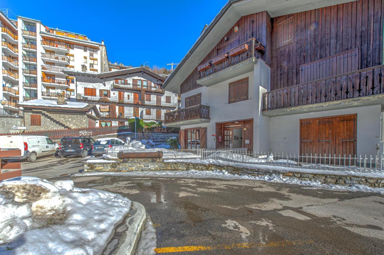 Casa Julie - Accogliente Rifugio Nella Quiete - Cour 0157 Apartment Courmayeur Luaran gambar